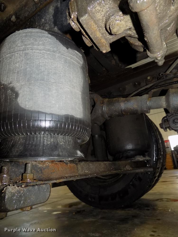 image for item DE7593 2003 Peterbilt 379 EXHD semi truck