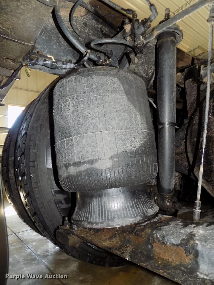 image for item DE7593 2003 Peterbilt 379 EXHD semi truck