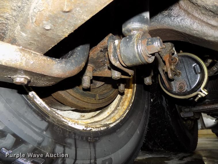 image for item DE7593 2003 Peterbilt 379 EXHD semi truck