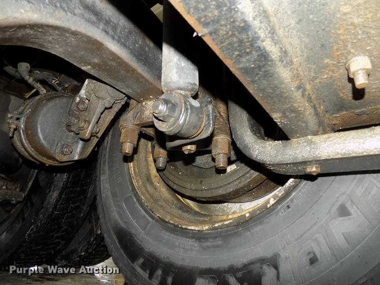 image for item DE7593 2003 Peterbilt 379 EXHD semi truck