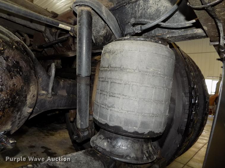 image for item DE7593 2003 Peterbilt 379 EXHD semi truck