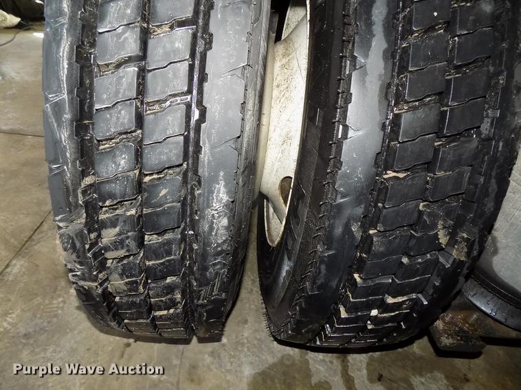 image for item DE7593 2003 Peterbilt 379 EXHD semi truck