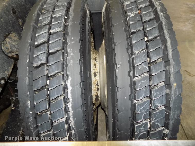 image for item DE7593 2003 Peterbilt 379 EXHD semi truck