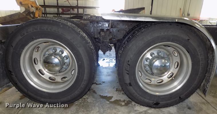 image for item DE7593 2003 Peterbilt 379 EXHD semi truck