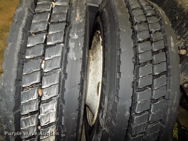 image for item DE7593 2003 Peterbilt 379 EXHD semi truck