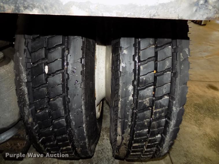 image for item DE7593 2003 Peterbilt 379 EXHD semi truck