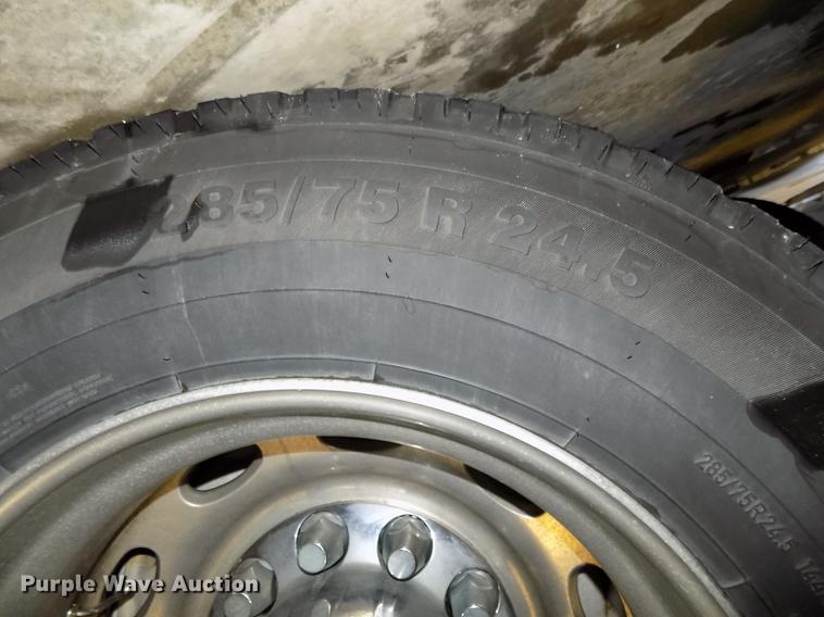 image for item DE7593 2003 Peterbilt 379 EXHD semi truck