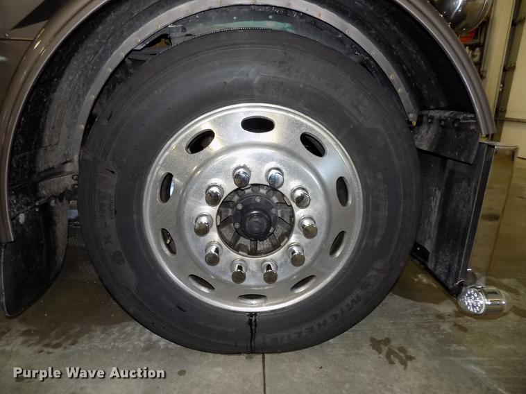 image for item DE7593 2003 Peterbilt 379 EXHD semi truck