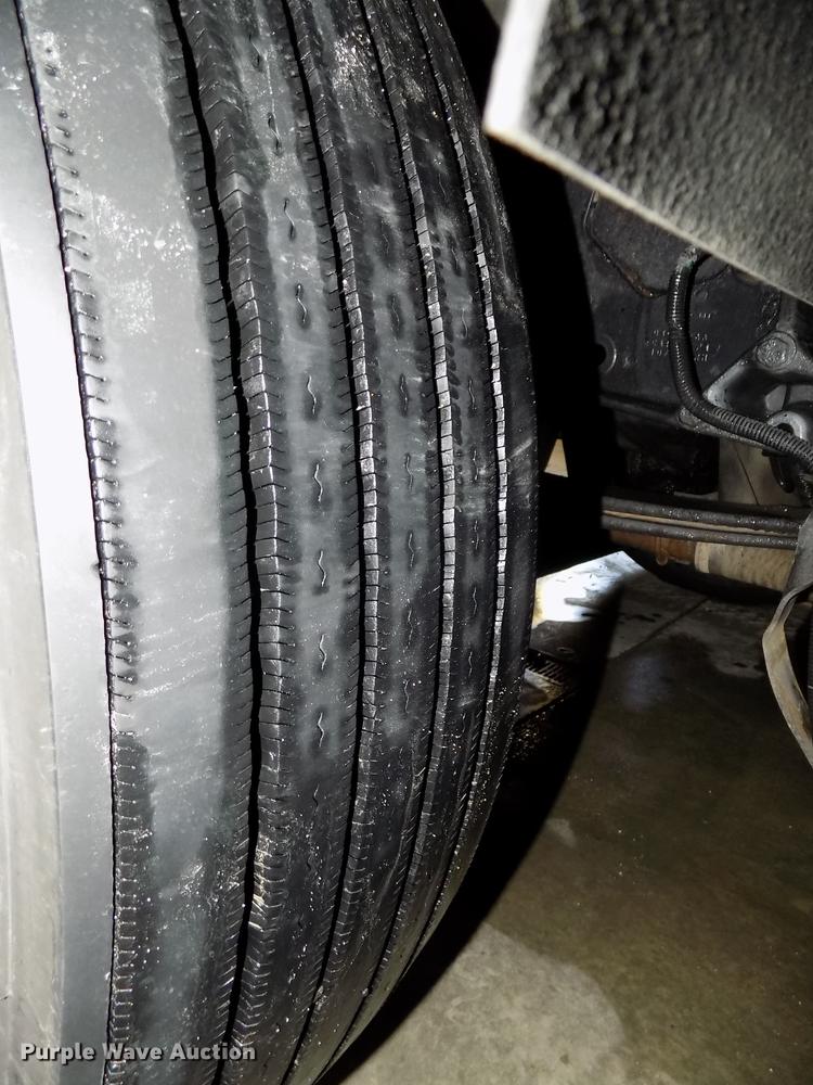 image for item DE7593 2003 Peterbilt 379 EXHD semi truck