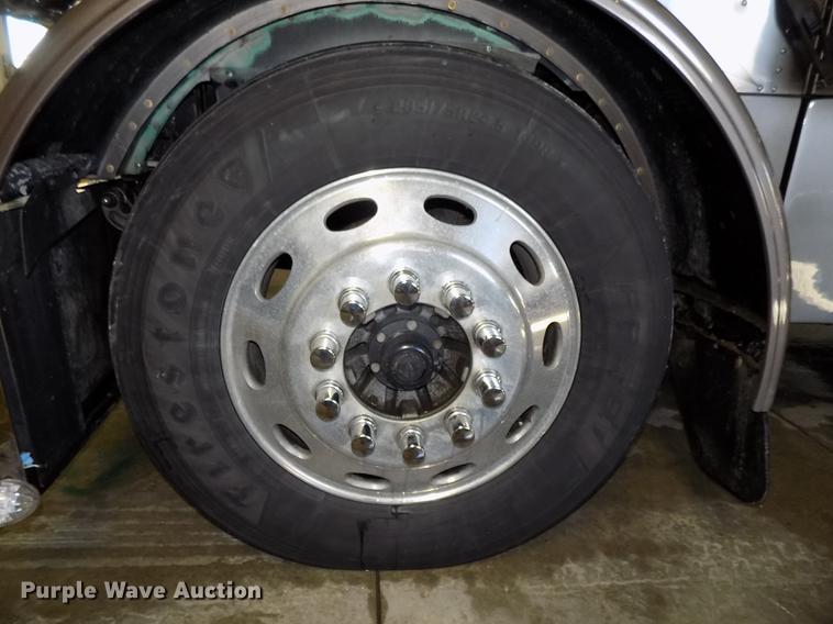 image for item DE7593 2003 Peterbilt 379 EXHD semi truck