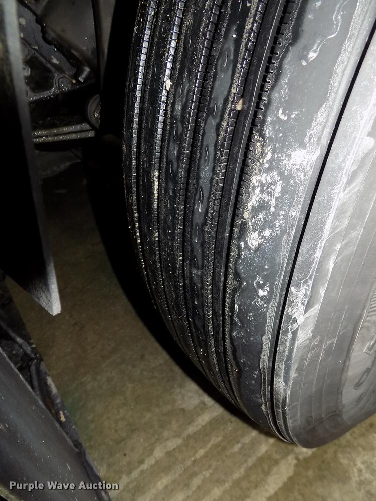 image for item DE7593 2003 Peterbilt 379 EXHD semi truck