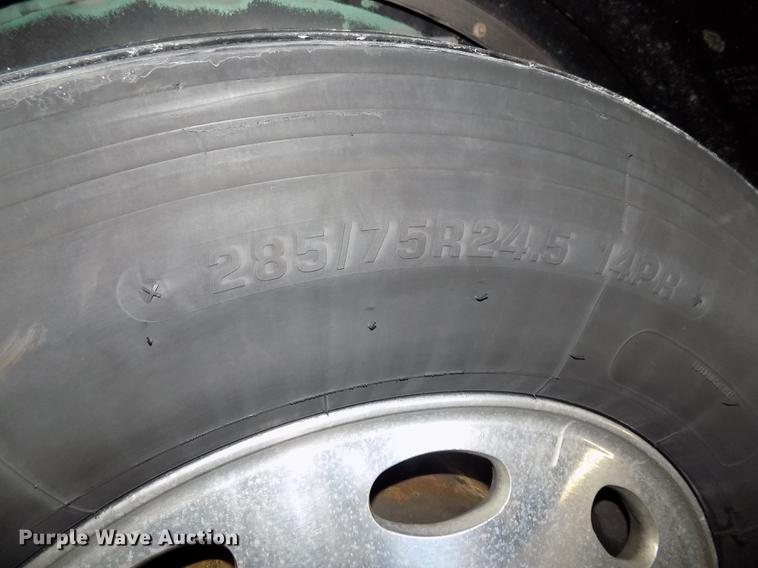 image for item DE7593 2003 Peterbilt 379 EXHD semi truck