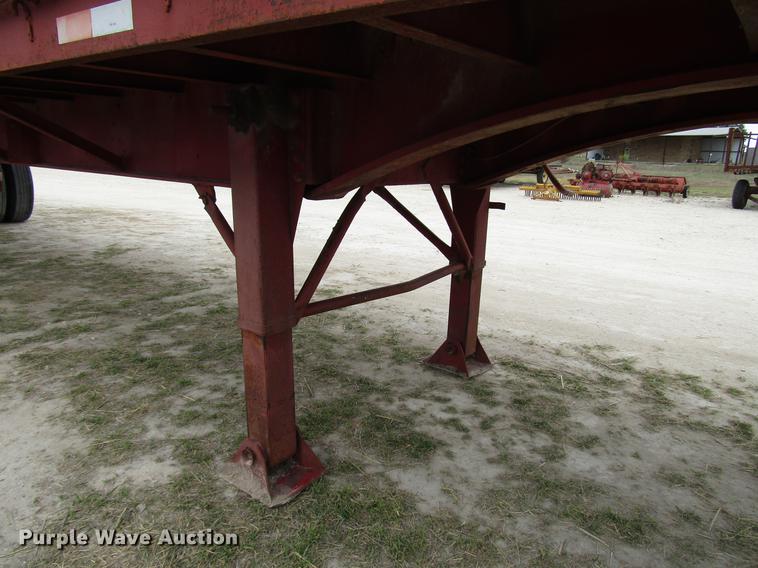 image for item DF2509 1972 Fontaine F-1-5540SL flatbed trailer