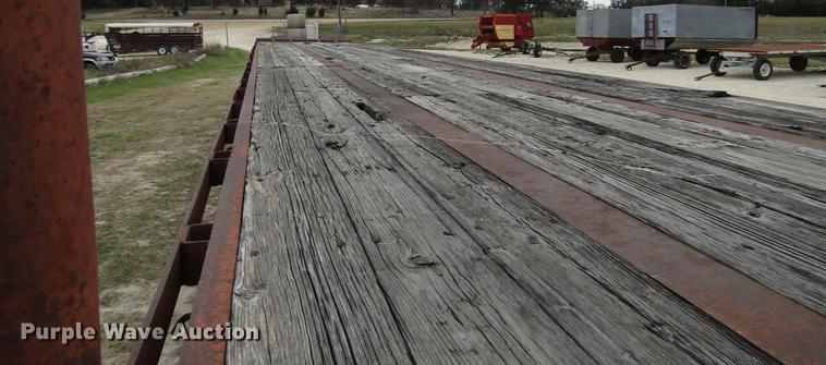 image for item DF2509 1972 Fontaine F-1-5540SL flatbed trailer