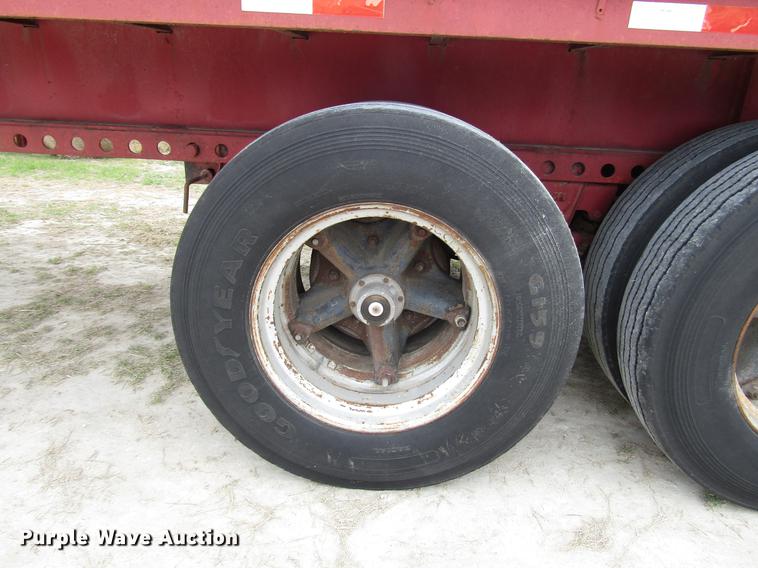 image for item DF2509 1972 Fontaine F-1-5540SL flatbed trailer