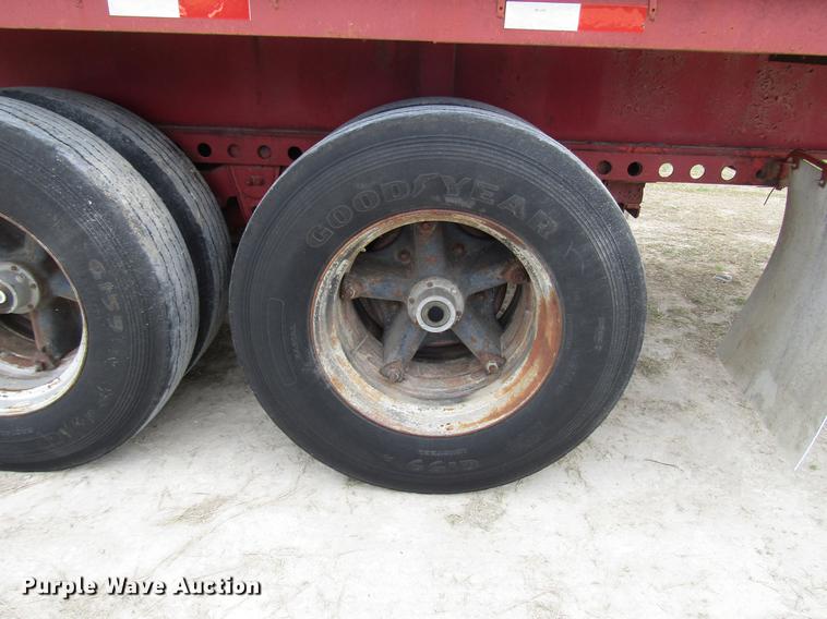 image for item DF2509 1972 Fontaine F-1-5540SL flatbed trailer