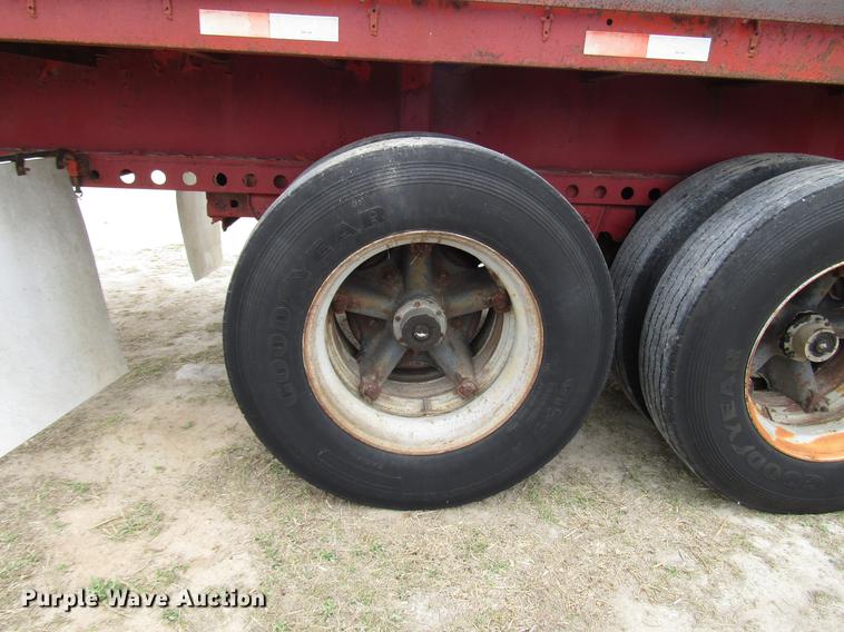 image for item DF2509 1972 Fontaine F-1-5540SL flatbed trailer