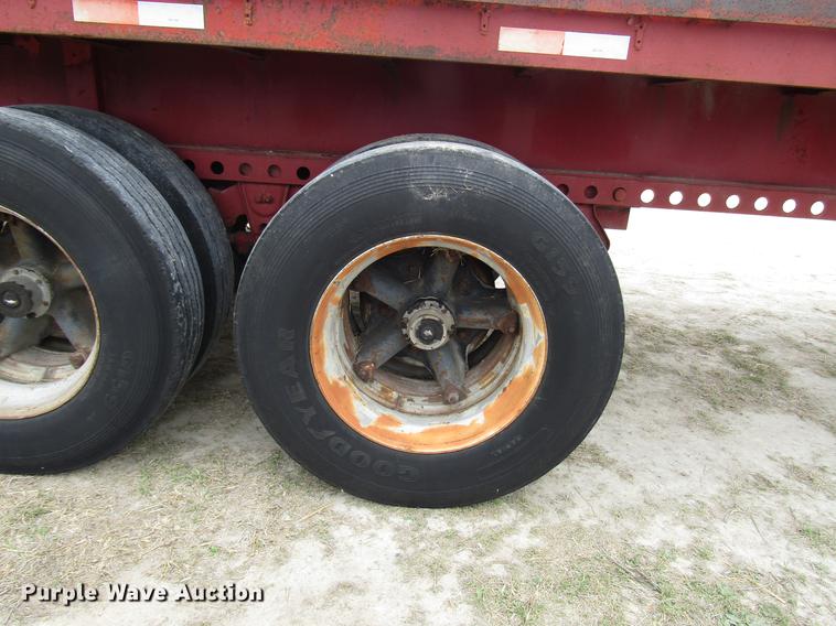 image for item DF2509 1972 Fontaine F-1-5540SL flatbed trailer