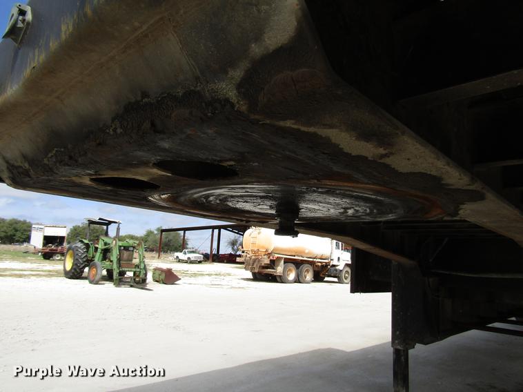 image for item DF2511 1985 Hobbs drop deck equipment trailer