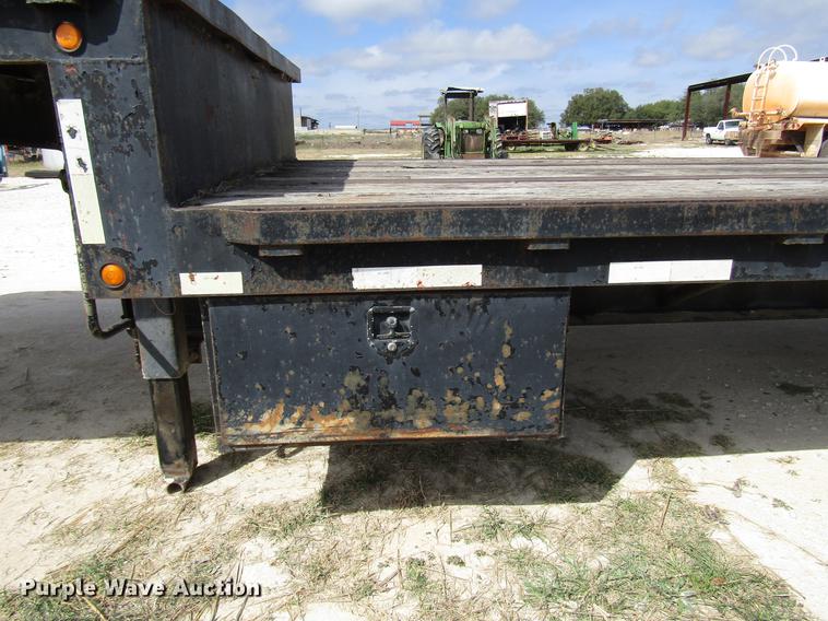 image for item DF2511 1985 Hobbs drop deck equipment trailer