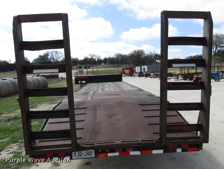 image for item DF2511 1985 Hobbs drop deck equipment trailer