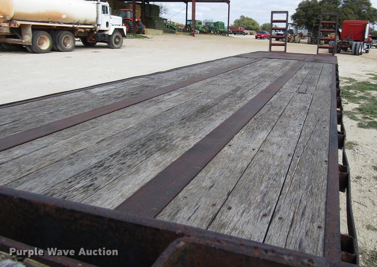 image for item DF2511 1985 Hobbs drop deck equipment trailer