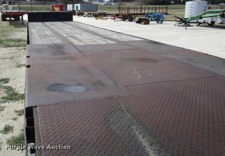 image for item DF2511 1985 Hobbs drop deck equipment trailer