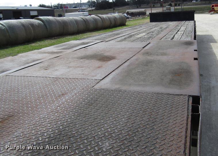 image for item DF2511 1985 Hobbs drop deck equipment trailer