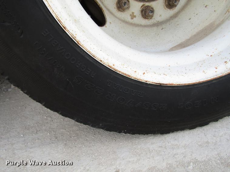 image for item DF2511 1985 Hobbs drop deck equipment trailer