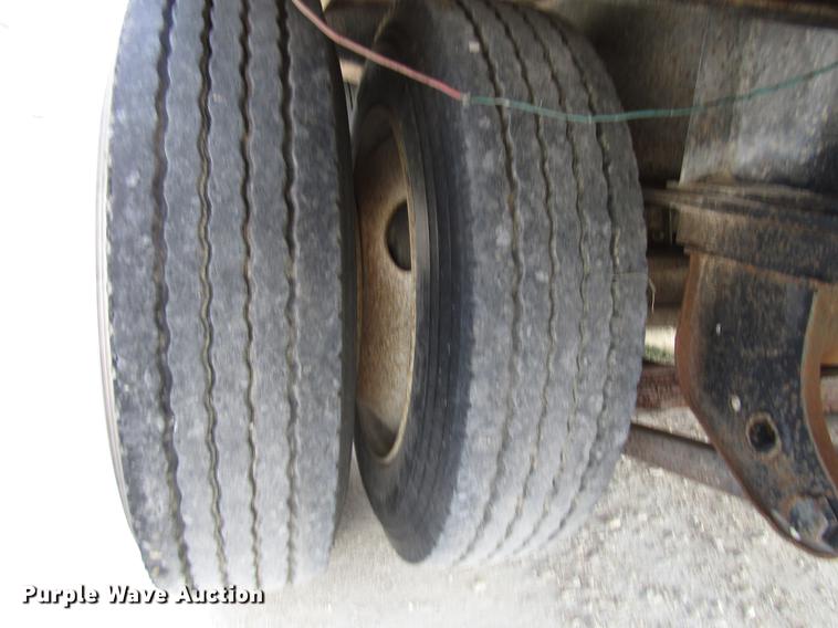 image for item DF2511 1985 Hobbs drop deck equipment trailer