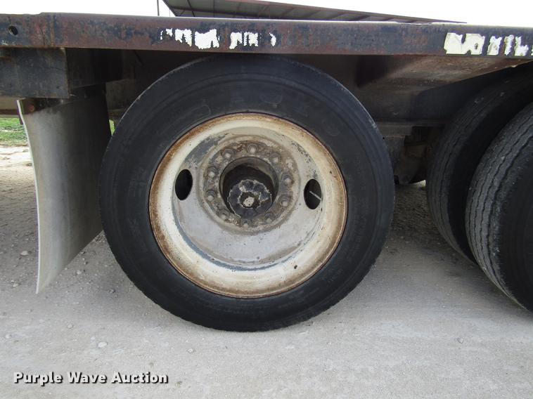 image for item DF2511 1985 Hobbs drop deck equipment trailer