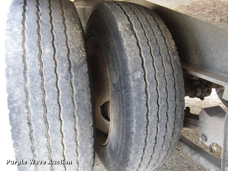 image for item DF2511 1985 Hobbs drop deck equipment trailer