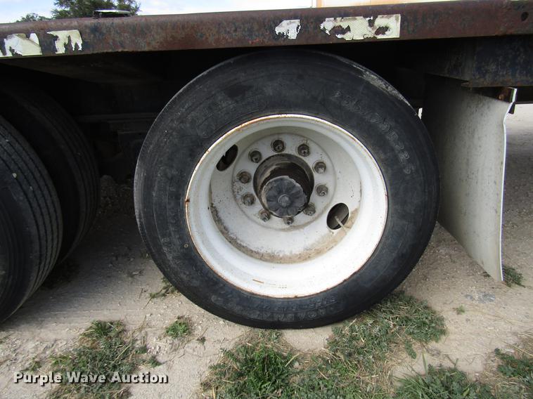 image for item DF2511 1985 Hobbs drop deck equipment trailer