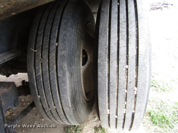 image for item DF2511 1985 Hobbs drop deck equipment trailer