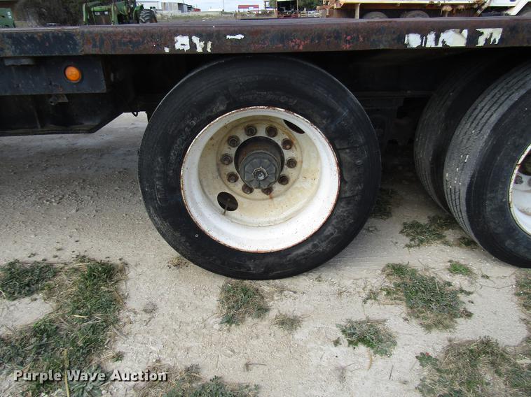 image for item DF2511 1985 Hobbs drop deck equipment trailer