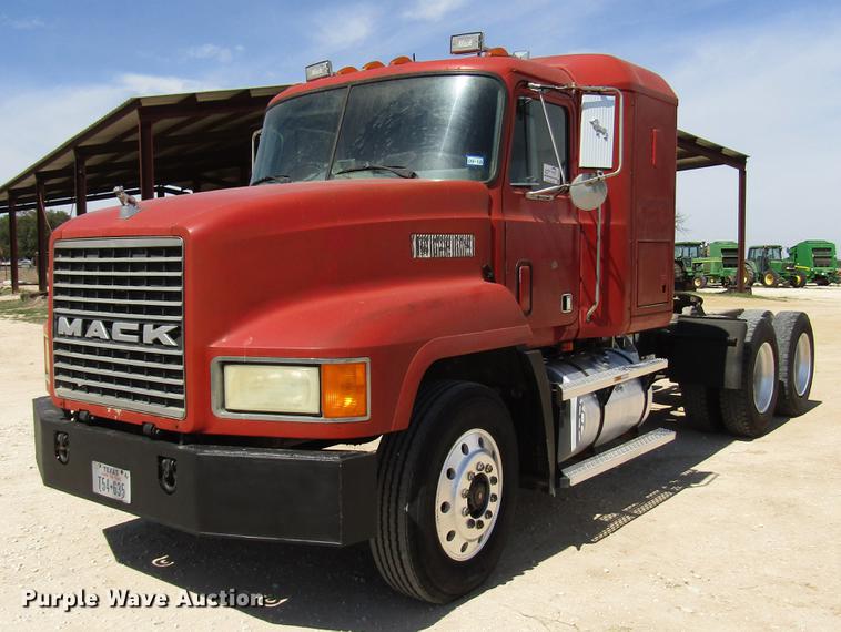 image for item DF2517 1993 Mack CH613 semi truck