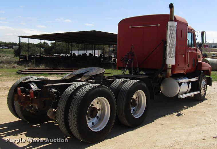 image for item DF2517 1993 Mack CH613 semi truck