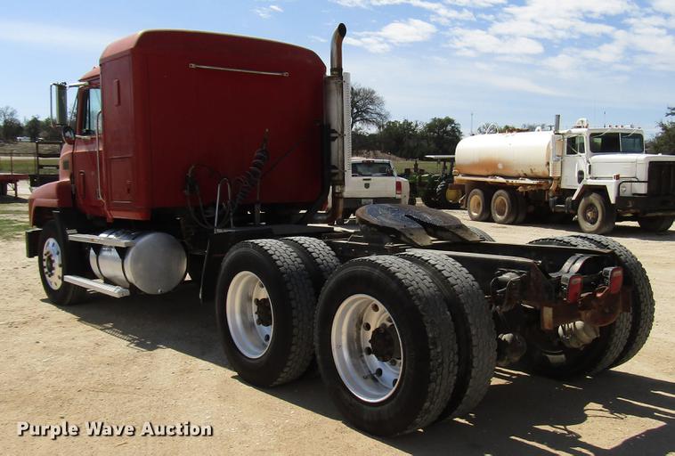 image for item DF2517 1993 Mack CH613 semi truck