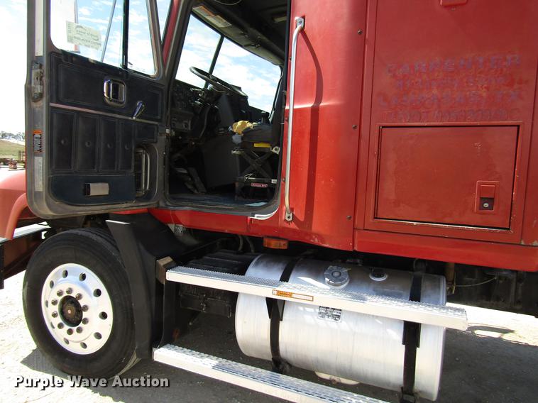 image for item DF2517 1993 Mack CH613 semi truck