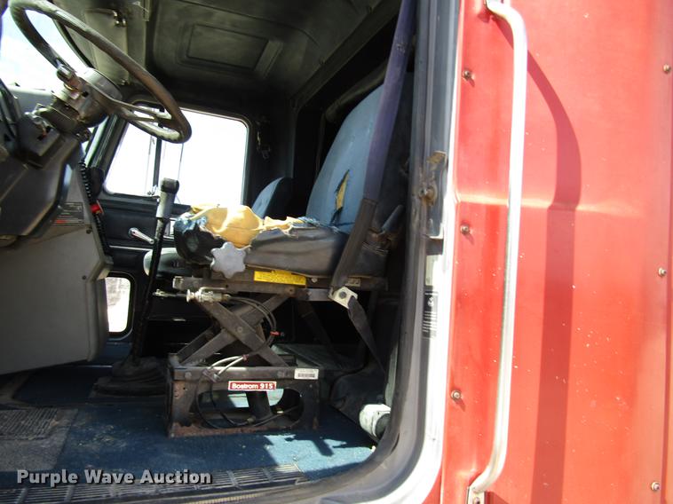 image for item DF2517 1993 Mack CH613 semi truck