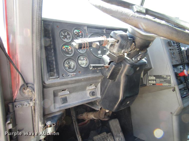 image for item DF2517 1993 Mack CH613 semi truck