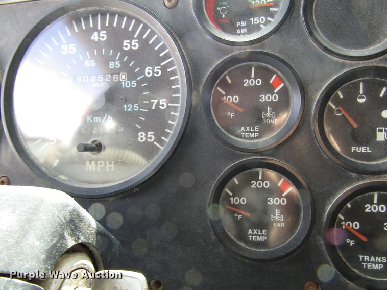 image for item DF2517 1993 Mack CH613 semi truck