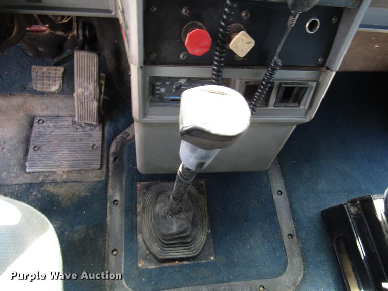 image for item DF2517 1993 Mack CH613 semi truck