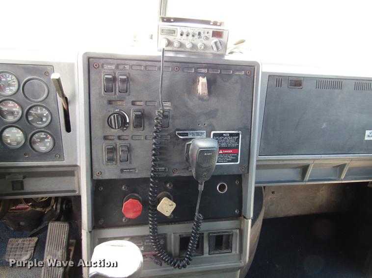 image for item DF2517 1993 Mack CH613 semi truck