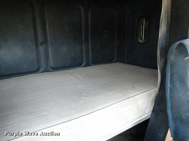 image for item DF2517 1993 Mack CH613 semi truck