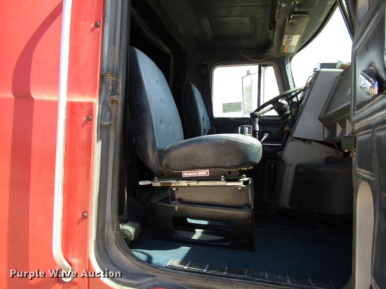 image for item DF2517 1993 Mack CH613 semi truck