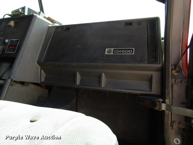 image for item DF2517 1993 Mack CH613 semi truck