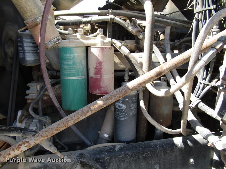 image for item DF2517 1993 Mack CH613 semi truck