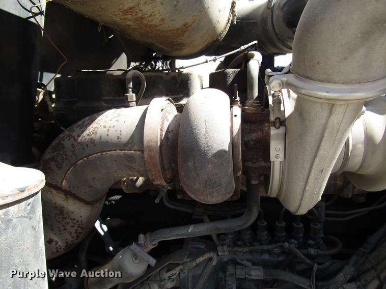 image for item DF2517 1993 Mack CH613 semi truck