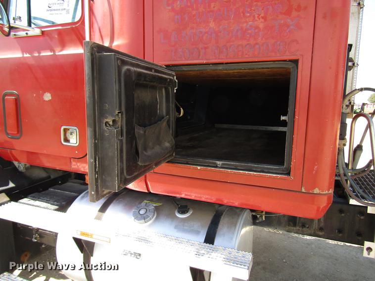 image for item DF2517 1993 Mack CH613 semi truck